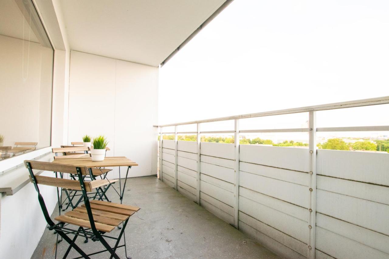 Apartment Raj Living - 1 Or 3 With Balcony - 20 Min Messe Dus & Airport Dus *