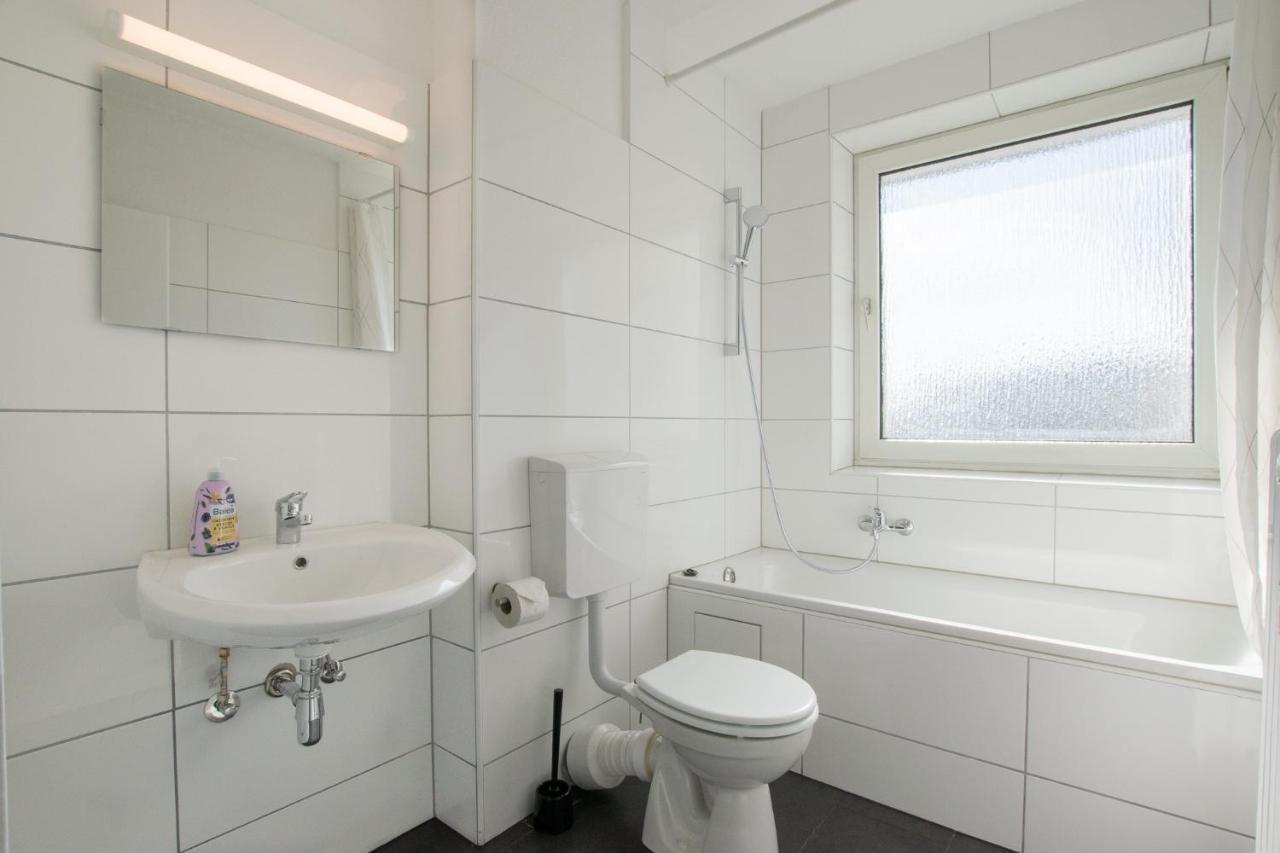 Raj Living - 1 Or 3 With Balcony - 20 Min Messe Dus & Airport Dus Apartment