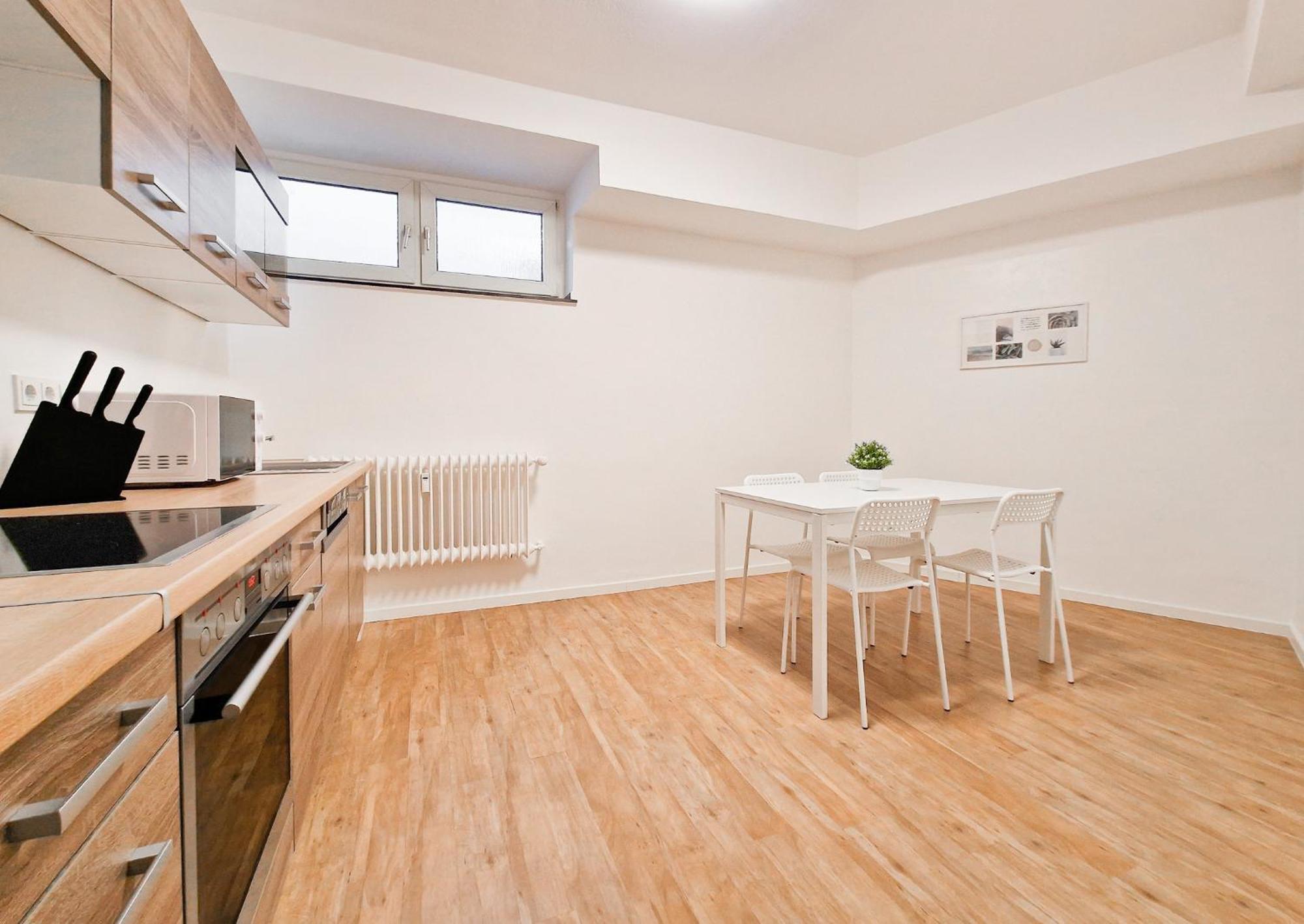 Raj Living - 1 Or 3 With Balcony - 20 Min Messe Dus & Airport Dus Apartment *