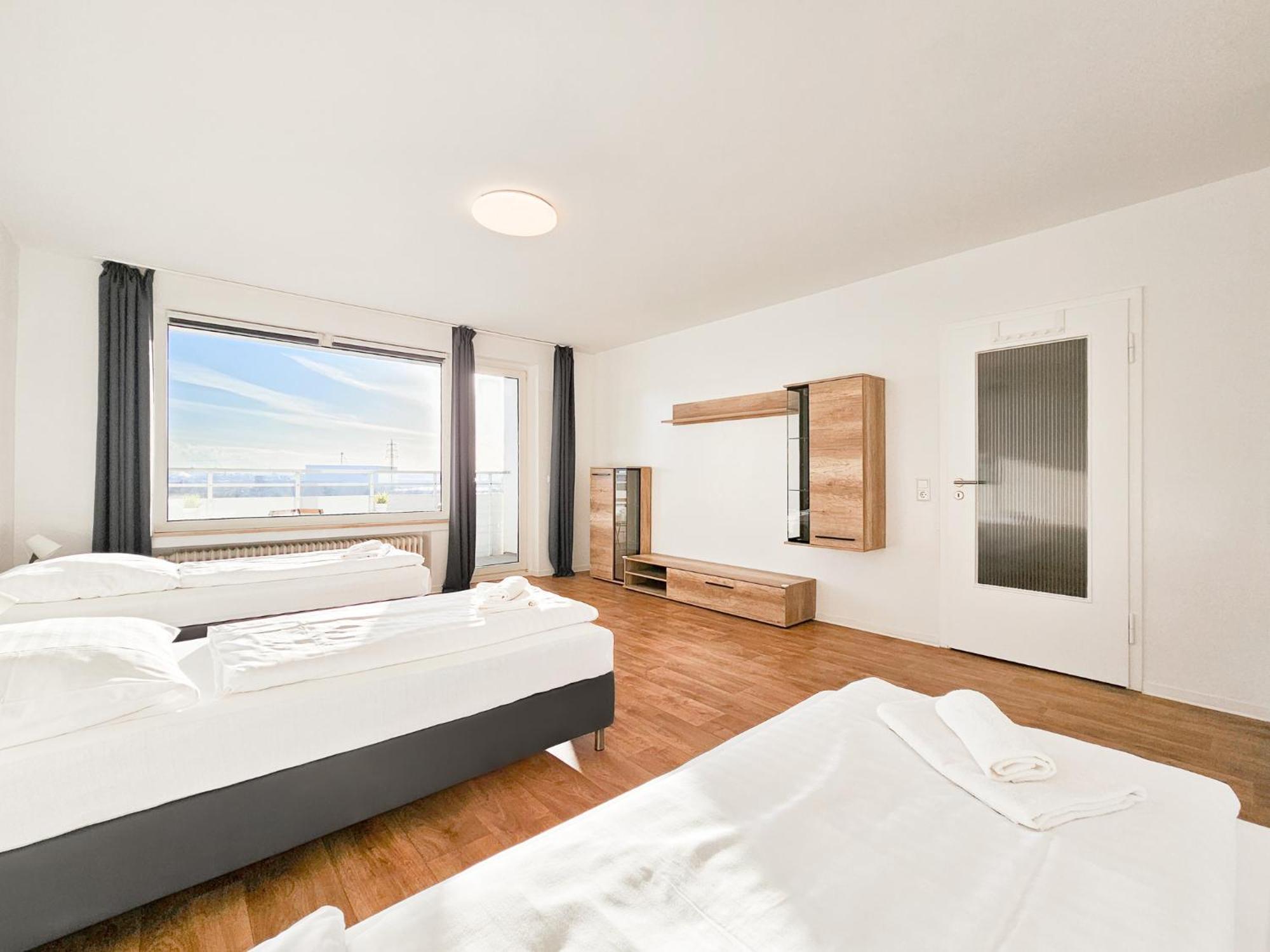 Apartment Raj Living - 1 Or 3 With Balcony - 20 Min Messe Dus & Airport Dus