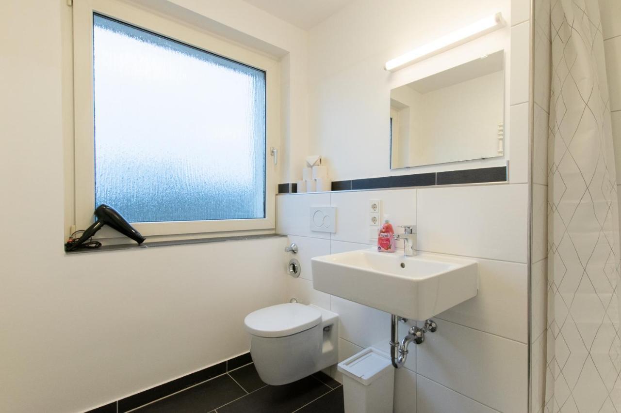 Raj Living - 1 Or 3 With Balcony - 20 Min Messe Dus & Airport Dus Apartment